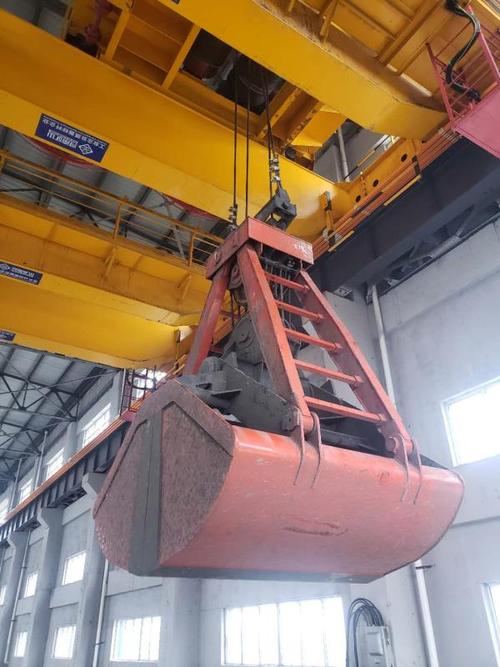 抓鬥雙梁橋式起重機(jī) - 抓鬥橋式起重機(jī)-産品中心 - 河南(nán)省礦山(shān)起重